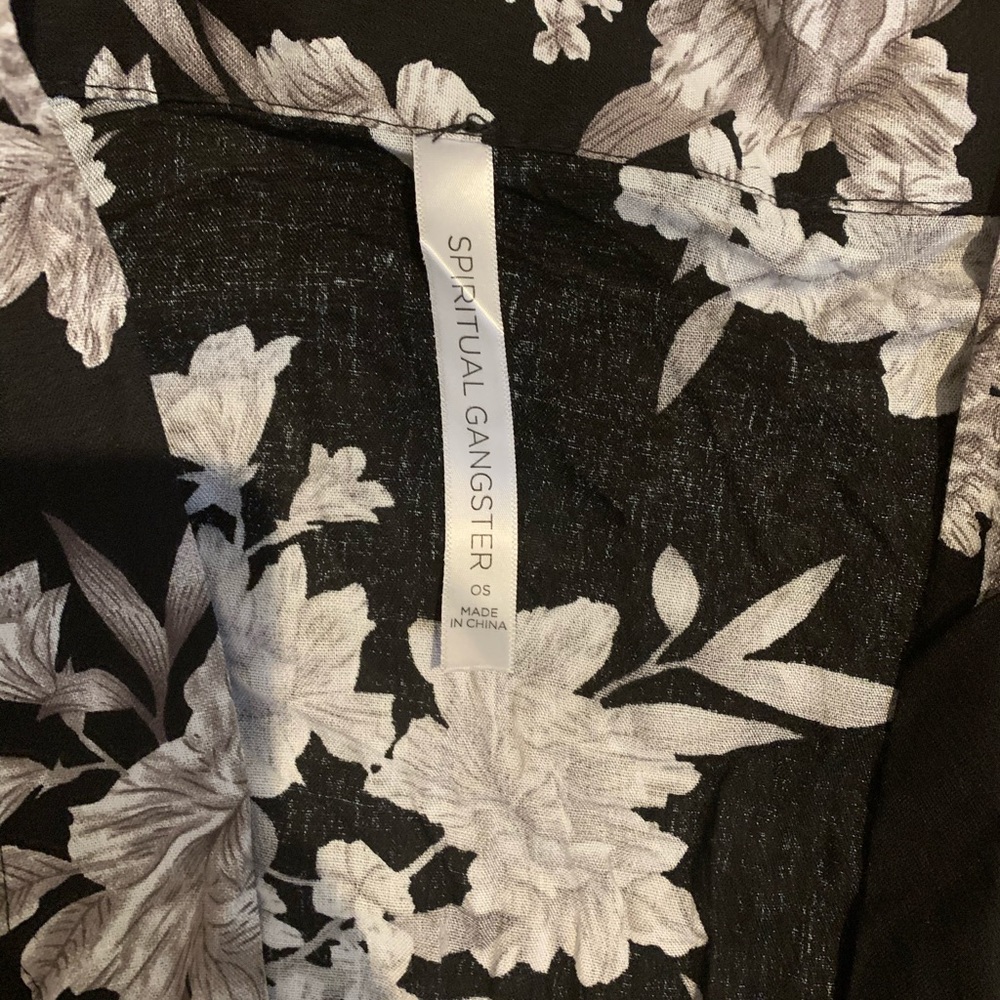 Robe - Picture 2 of 2